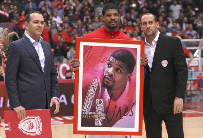 Ολυμπιακός: Η βράβευση του Χάινς (video)