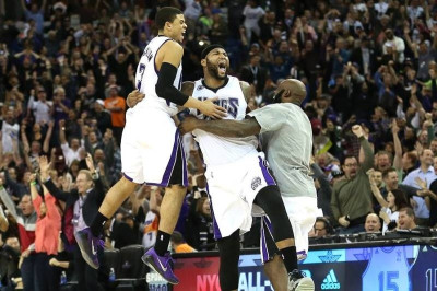 Σακραμέντο Κινγκς: Με... περιπετειώδες buzzer beater τους Σανς (video)