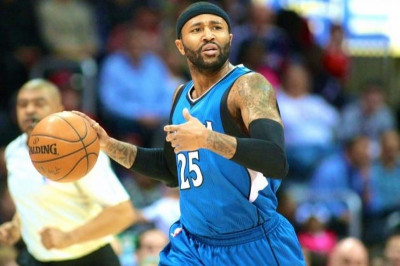 Σάρλοτ Χόρνετς: Πήραν Μο Ουίλιαμς