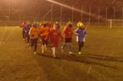 Γλυφάδα: Προπόνηση στο χιόνι τα κορίτσια! (photos)