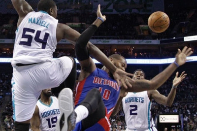 Ντιτρόιτ Πίστονς: Καταστροφικοί στη Βόρεια Καρολίνα (video)