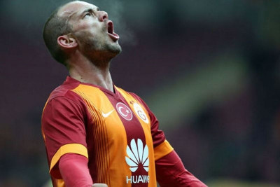 Δύο γκολ-ποιήματα ο Σνάιντερ (video)