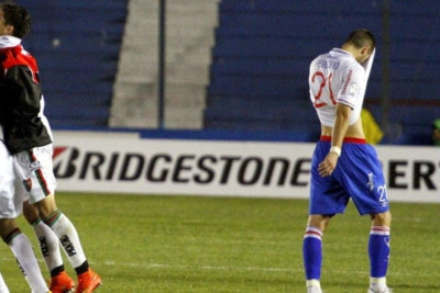 Copa Libertadores:Δακρυγόνο σε αγώνα δίχως …θεατές  (video)