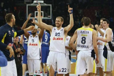 Ευρωλίγκα: «Αφεντικό» η Φενέρμπαχτσε/Ούλκερ (videos)