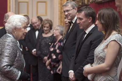 Λίβερπουλ: Τετ - α - τετ με τη βασίλισσα Ελισάβετ ο Ρότζερς και η πανέμορφη κόρη του (photos)