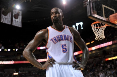 Λος Άντζελες Κλίπερς: Ανταγωνισμός για Κέντρικ Πέρκινς