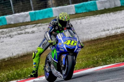 Βαλεντίνο Ρόσι: Βάζει στο... ψυγείο τη στολή του Moto GP! (photo)