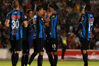 Δύο ασίστ ο Ροναλντίνιο στην 5αρα της Κερετάρο (video)