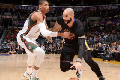 Λος Άντζελες Λέικερς: «Πλήγωσαν» Μπακς και Αντετοκούνμπο (video)