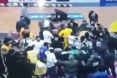 Μπάσκετ: Απίστευτες γροθιές και στο Λίβανο! (video)