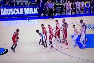 NCAA: Απίστευτο σκριν με... 4 παίκτες (video)