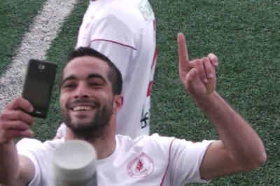 Έφαγε… κάρτα για selfie… πανηγυρισμό!