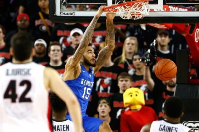 NCAA: Στο 30-0 το Κεντάκι (videos)