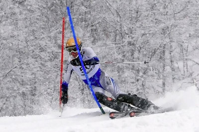 Χιονοδρομία: Πρωτιές ο Μπόνου στα 3-5 Πηγάδια