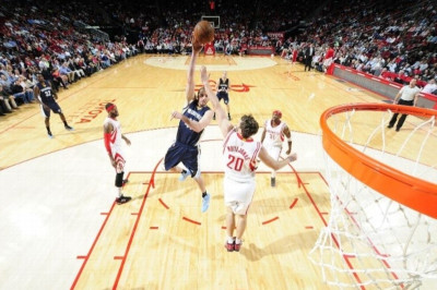 NBA: Μεγάλη νίκη για Γκρίζλις στον… ελληνικό εμφύλιο