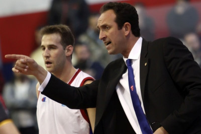 Χουγκάζ: «Υπάρχει εμφύλιος πόλεμος στον Πανιώνιο»