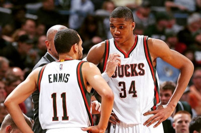 NBA: Στην κορυφή του Τοπ 10 με καρφωματάρα ο Αντετοκούνμπο (video)