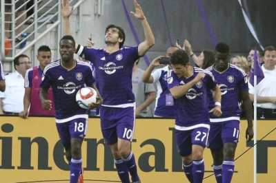 Ηγέτης και στα αποδυτήρια ο Κακά (video)