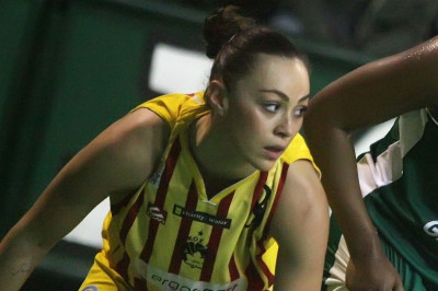 Α1 Γυναικών: Επεισόδια και διακοπή στο Βόλο