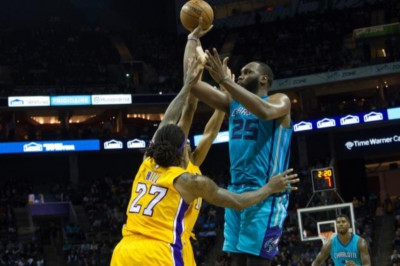 Σάρλοτ Χόρνετς: «Πλήγμα» με Αλ Τζέφερσον