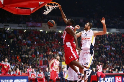 Ολυμπιακός: Λαφαγέτ «σερβίρει», Ντάνστον καρφώνει (video)