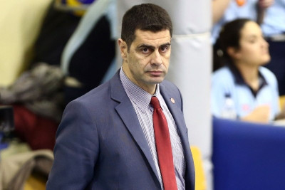 Καζάζης: «Ανώτερος και δίκαια ο Ολυμπιακός στον τελικό»