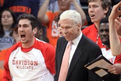 NCAA: Τρεις Έλληνες στα πλέι οφ (videos)