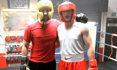 Νοκ – άουτ ο Ρούνεϊ σε πυγμαχικό αγώνα με πρώην συμπαίκτη του (video+photos)