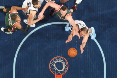 Μέμφις Γκρίζλις: Πρώτος σκόρερ ο Αντετοκούνμπο, νίκη για Καλάθη και Κουφό (videos)