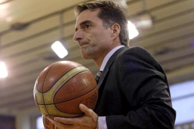 Κουστένης: «Νίκη και στα τρία ματς που έχουμε»