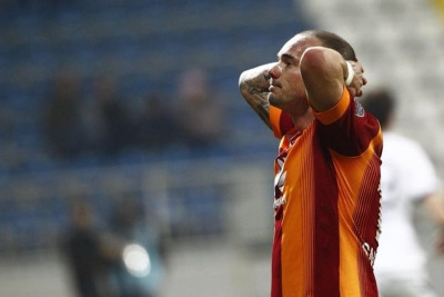 Τρελός χορός του Σνάιντερ  μπροστά στους οπαδούς της Γαλατασαράι (videos)