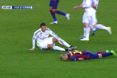 Ο Μέσι ζήτησε από τον βοηθό να … συμβάλει σε αποβολή του Κριστιάνο Ρονάλντο