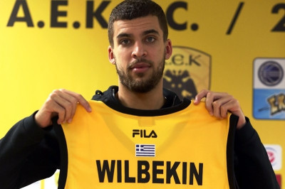 ΑΕΚ: Παρουσίασε Ουίλμπεκιν και φανέλα αλά... ΝΒΑ (photos)