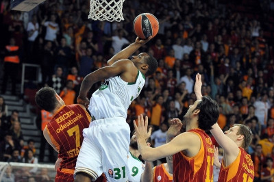 Ευρωλίγκα: Με «αιώνιους» το Top 10 (video)