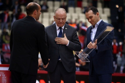 Ολυμπιακός: Η βράβευση Ίβκοβιτς και Περπέρογλου (video+photos)