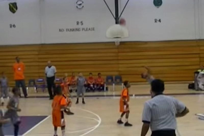 ΗΠΑ: Τρίποντο - buzzer beater από... μπόμπιρα Πέτγουεϊ με... πλάτη στο καλάθι! (video)