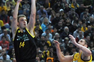 Βεζένκοφ: «Έπρεπε να παίξουμε άμυνα Ευρωλίγκας»