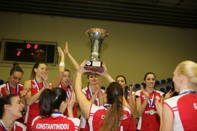 Ολυμπιακός: Η απονομή και τα «όλε» (video)