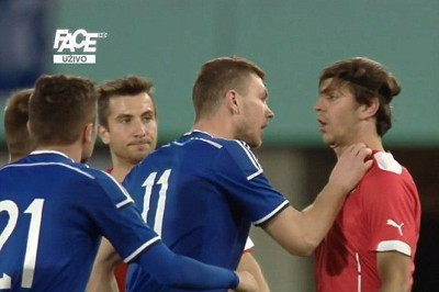 Αυστρία – Βοσνία: Παραλίγο σύρραξη στη Βιέννη (video)