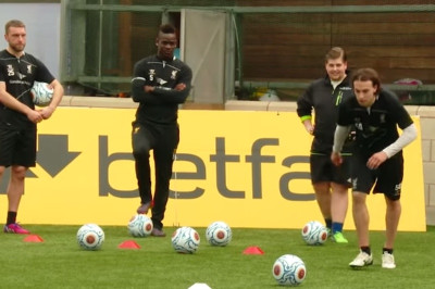 Συναγωνίστηκε τα αστέρια της Λίβερπουλ ο κορυφαίος εκτελεστής φάουλ στον κόσμο (video)