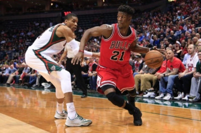 NBA: Σπάει και παραδόσεις ο Αντετοκούνμπο (videos)