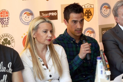 ΑΕΚ: «Όλοι μαζί σε αυτό το δύσκολο έργο»