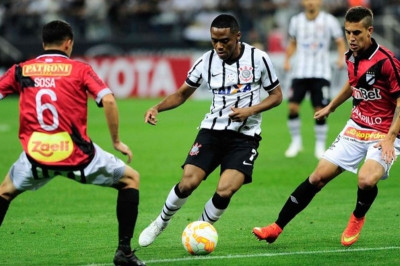 Ρατσιστική συμπεριφορά σε βάρος παίκτη της Κορίνθιανς από αντίπαλο του (video)