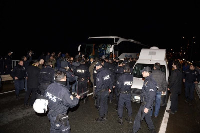 Φενερμπαχτσέ: Σοκ από τους πυροβολισμούς στο πούλμαν (video+photos)