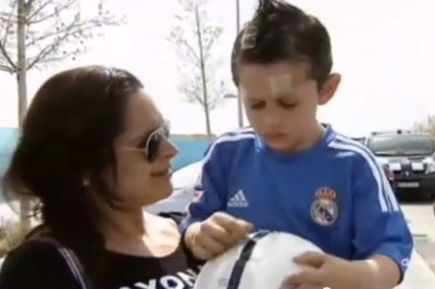 «Στόλισε» τον Κριστιάνο Ρονάλντο … μπόμπιρας θαυμαστής του (video)