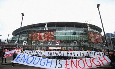 Διαμαρτυρία φιλάθλων στο «Εμιρέιτς» για τις τιμές των εισιτηρίων