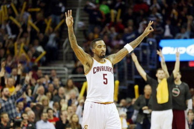 ΝΒΑ: Top 10 με απίστευτο τρίποντο Σμιθ (video)