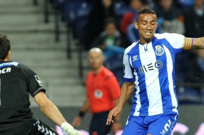 Πόρτο: Μαγικό γκολ ο Ντανίλο στην 5αρα επί της Εστορίλ (video)