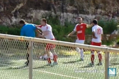 Χαστούκισε διαιτητή και το έσκασε στα χωράφια (video)