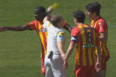 Γαλλία: Ένας υπερβολικά... δυναμικός διαιτητής (video)